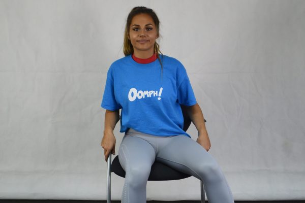8 on each leg. Bringing one knee up towards your body and kicking out diagonally to the opposite side. Placing the toe on the floor and return your foot back to the centre. Alternate this movement on each leg.